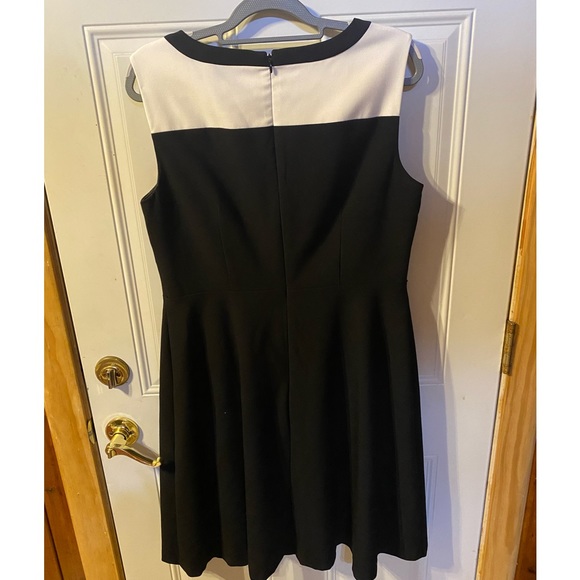 Calvin Klein Black&White Dress, Size 14, Sleeveless, Zipper n Back - Picture 6 of 8
